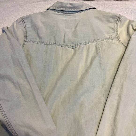 American Eagle, Slim-Fit Button-Down Denim Shirt, Size M - Picture 5 of 13